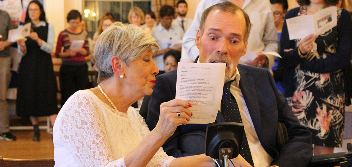 Hymns during the wedding blessing 